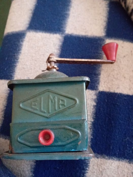 Moinho de café caseiro antigo