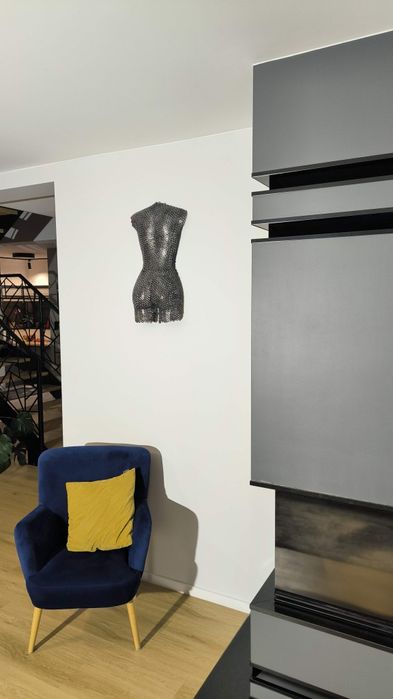 Rzeźba kobiety – front i tył – industrial / loft – handmad