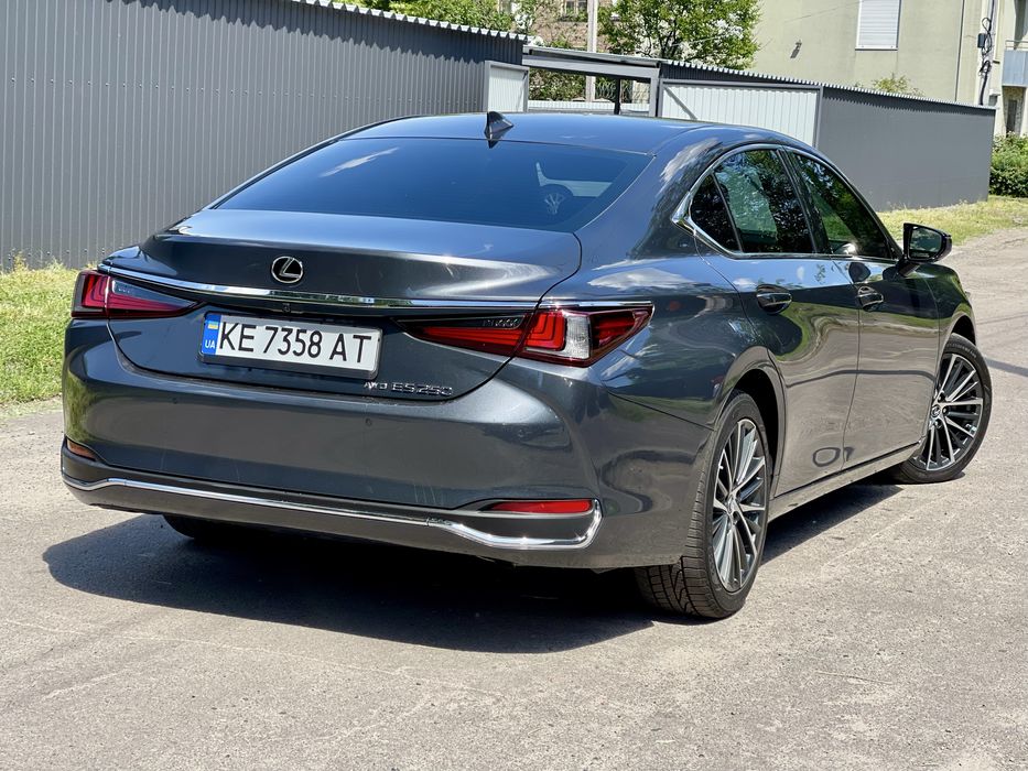 Lexus ES 250 полный привод 2022