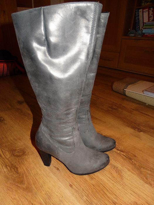 Buty zimowe na obcasie