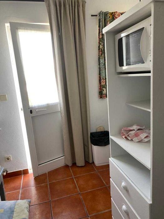 QUARTO( 1 PESSOA ) TUDO INDEPENDENTE KITCHENETE com casa de banho