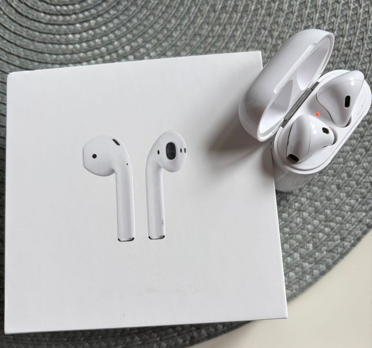 Oryginalne Apple AirPods 2. generacji z etui ładującym Douszne Biały