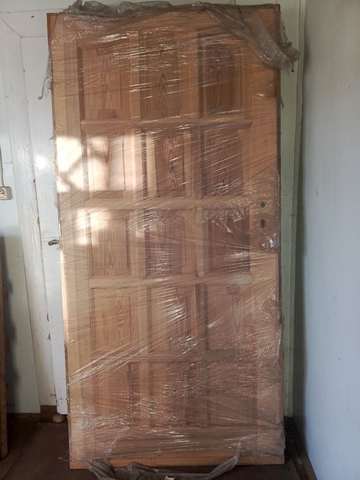 Drzwi zewnętrzne z litego drewna 100cm