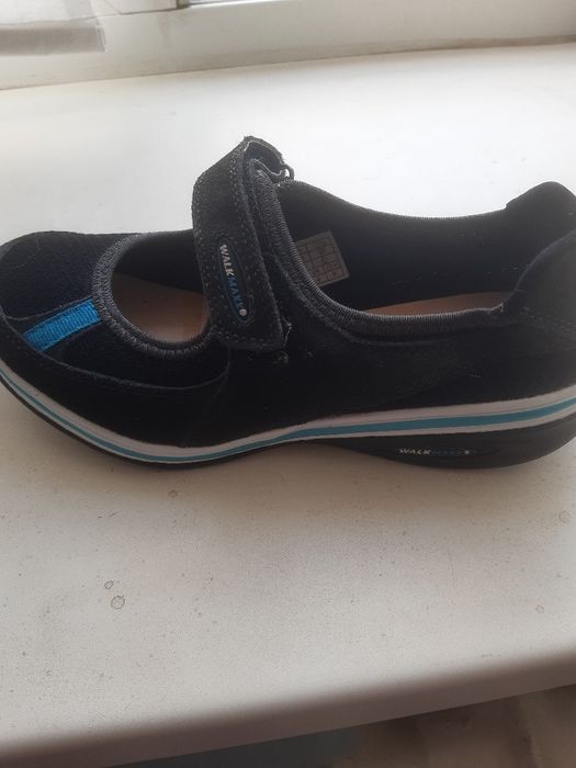 Спортивная обувь , очень удобная , на липучках , размер 37