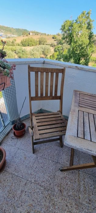 Mesa e duas cadeiras de exterior