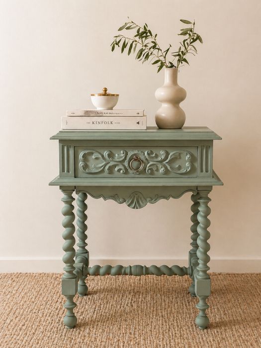 Mesa de cabeceira vintage restaurada à mão | madeira maciça