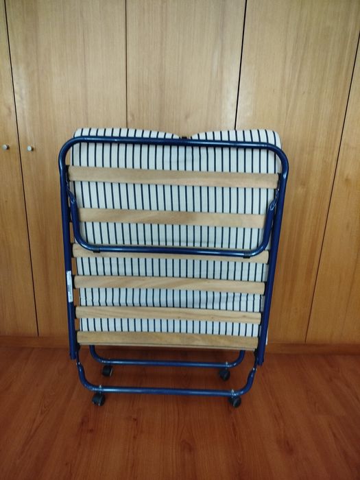 Cama dobrável e portátil para hóspedes