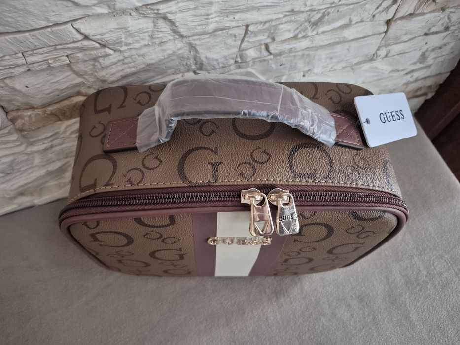 Kosmetyczka Damska Kuferek Guess