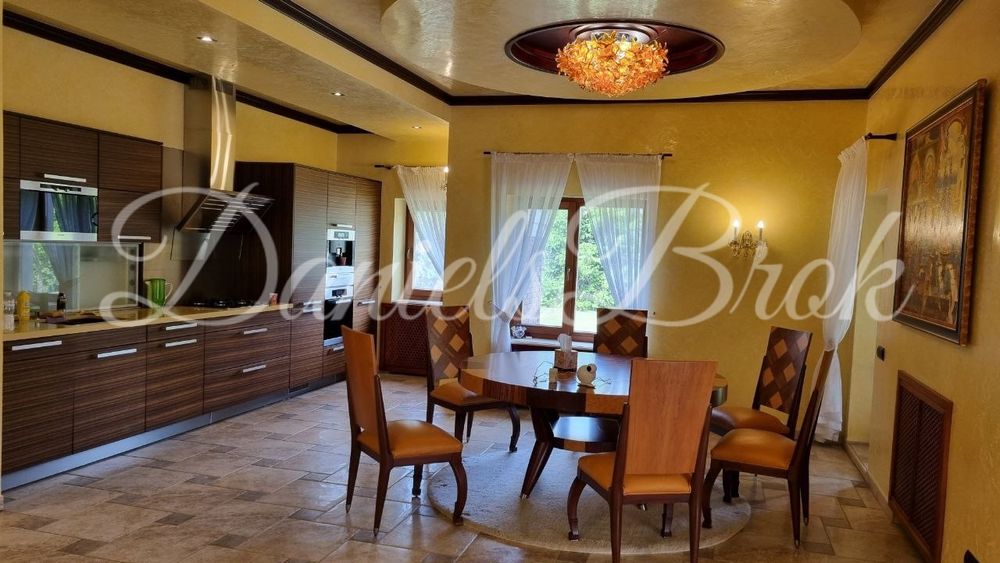 Конча Заспа Козин будинок на березі Дніпра