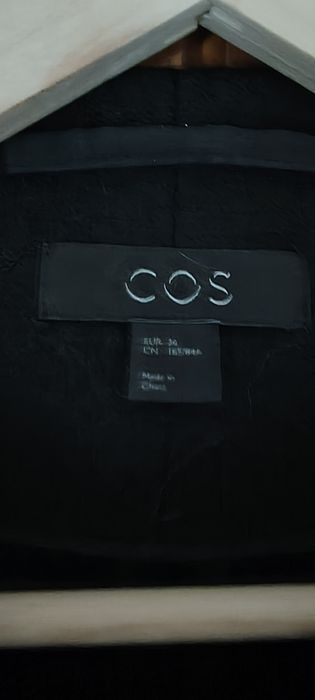 Wełniany płaszcz COS