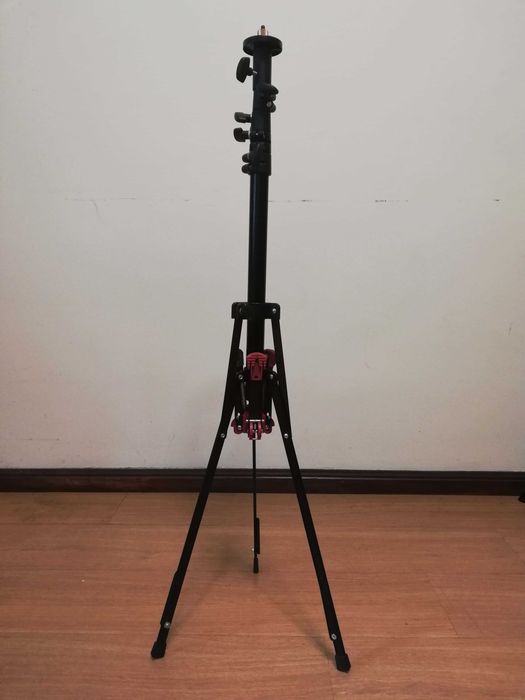 Tripé e Monopé de Iluminação LumoPro (2 em 1 | Versátil)