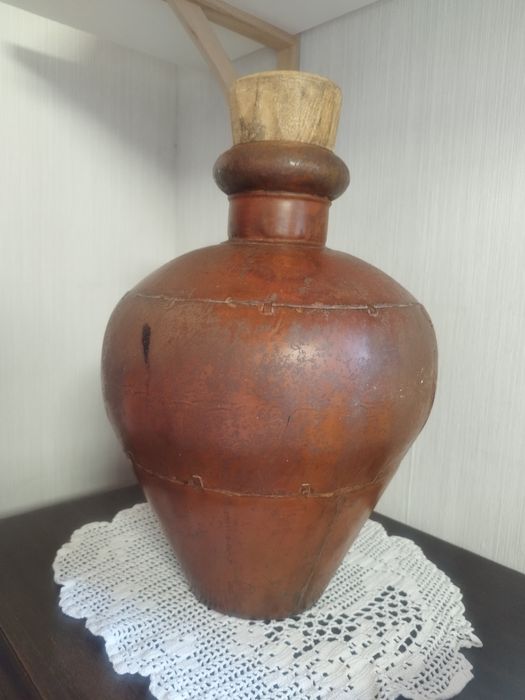 Bilha Antiga em Ferro Forjado – aproximadamente 50 cm