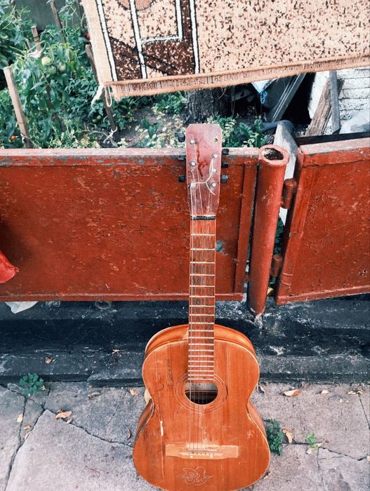 Акустическая гитара времён СССР