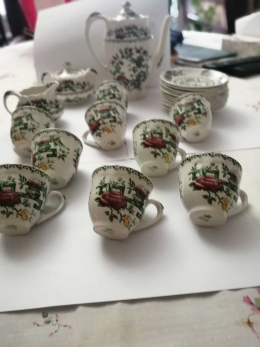 English-style coffee service by Crown Ducal, "Chinese garden" pattern