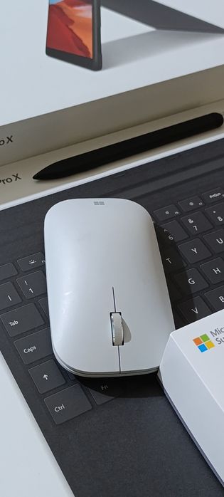 Surface Pro X + Keyboard Pro Signature + Slim Pen2+ Rato + Pasta