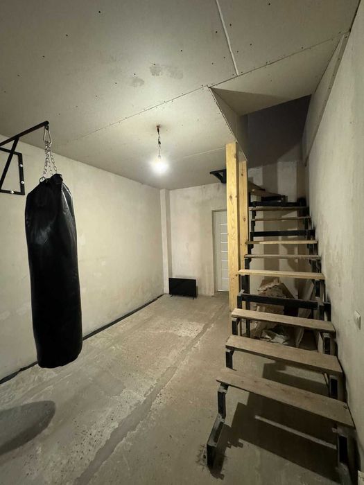 Будинок, смт. Куликів ( центр)