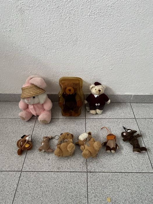 9 Peluches ( bonecos, porta chaves)
