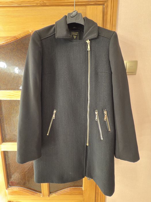 Продам пальто Guess