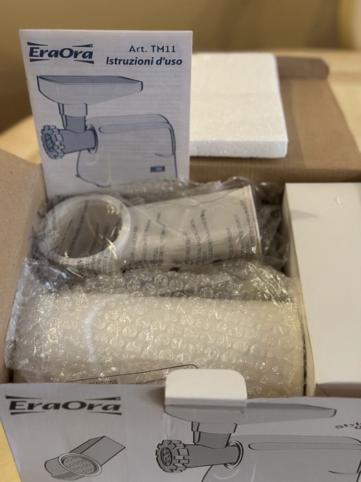 Електрична мясорубка нова