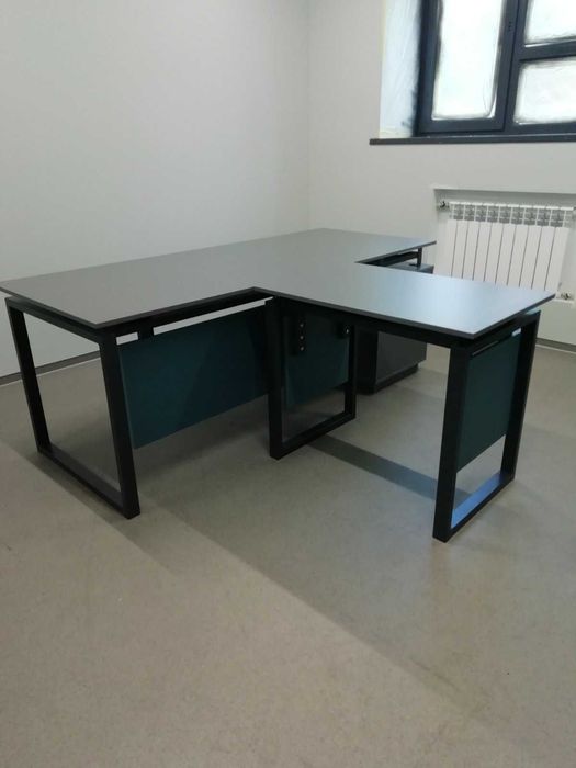 Стол в стиле лофт