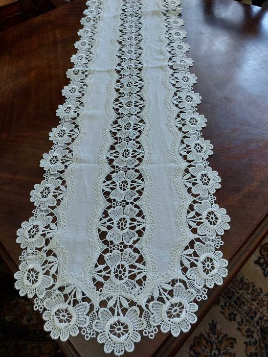 Conjunto 3 centros de mesa feitos à mão em renda e linho, lindíssimo!