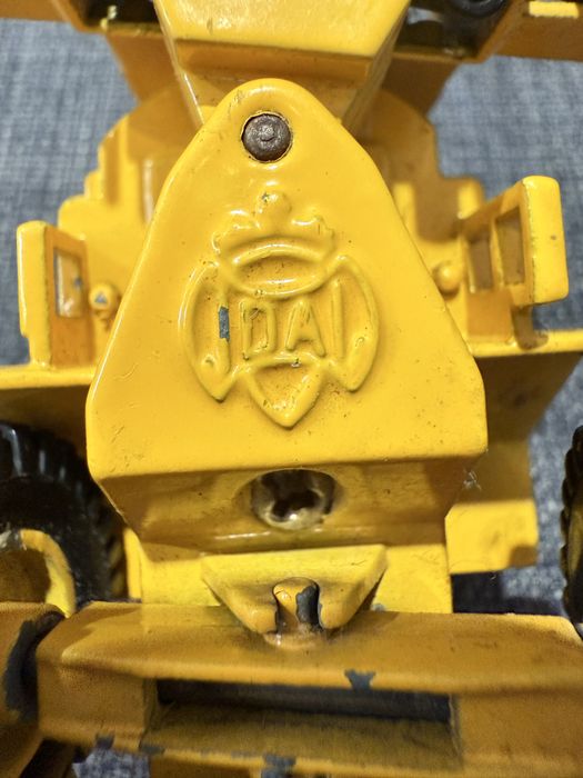 Brinquedos atrelado de trator BULL toys e escavadora JOAL