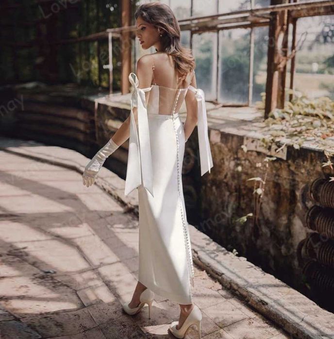 Шикарное свадебное атласное платье на пуговичках