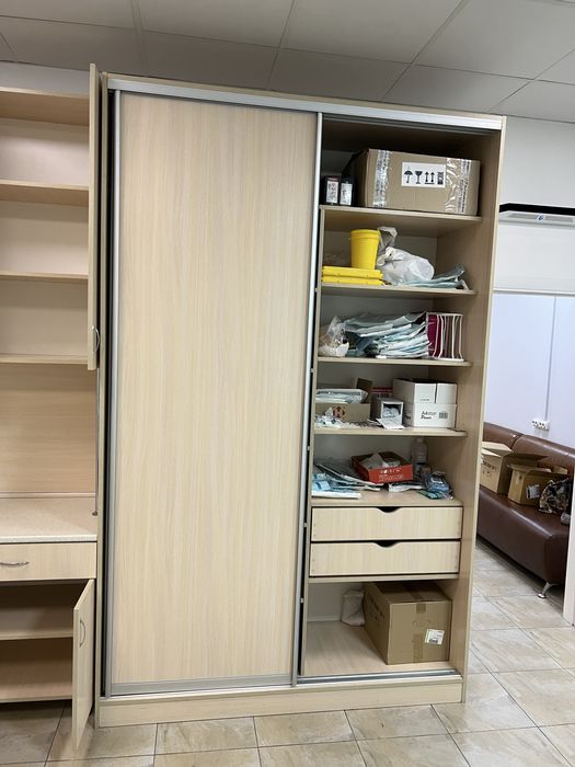 Велика біла шафа