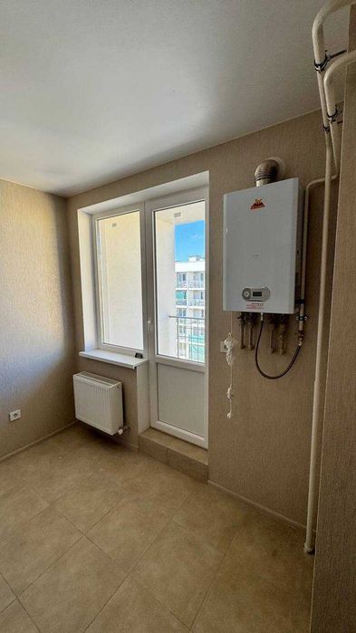 В продажу нова 1 квартира з ремонтом на середньому поверсі з гардеробною -  7 Небо, вул. Європейська