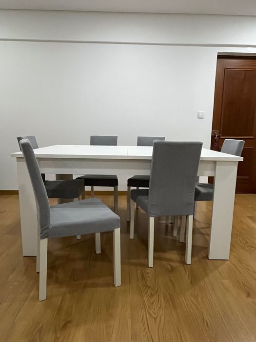 Mesa de jantar e 6 cadeiras