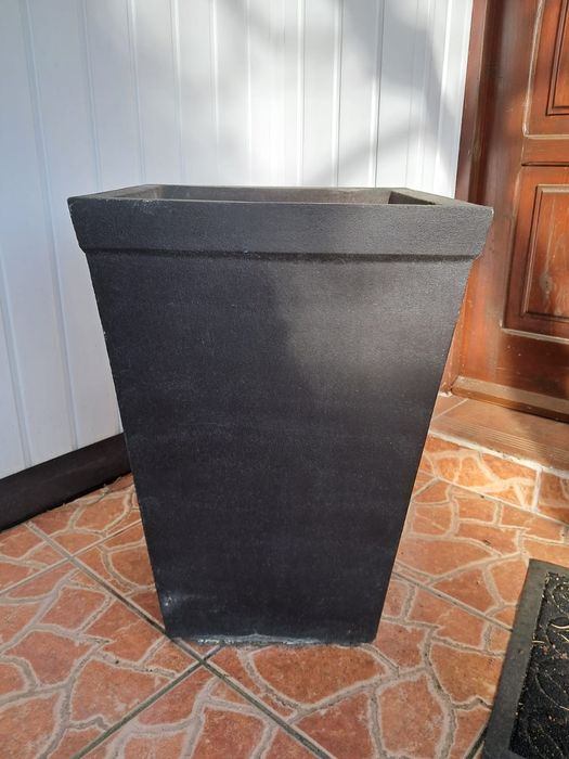 Donica betonowa czarna