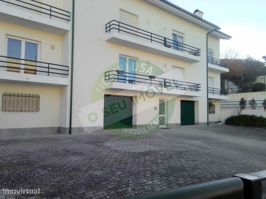 Apartamento T3+2 com jardim e estúdio independente..