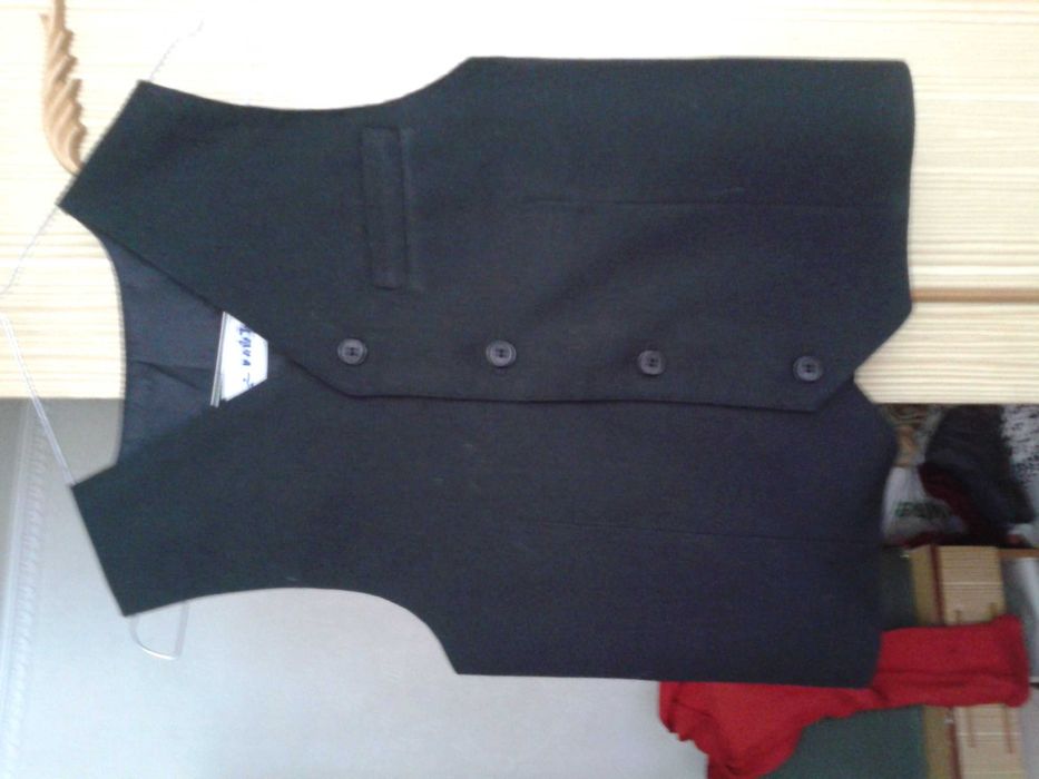 Продам жилетку для школьника