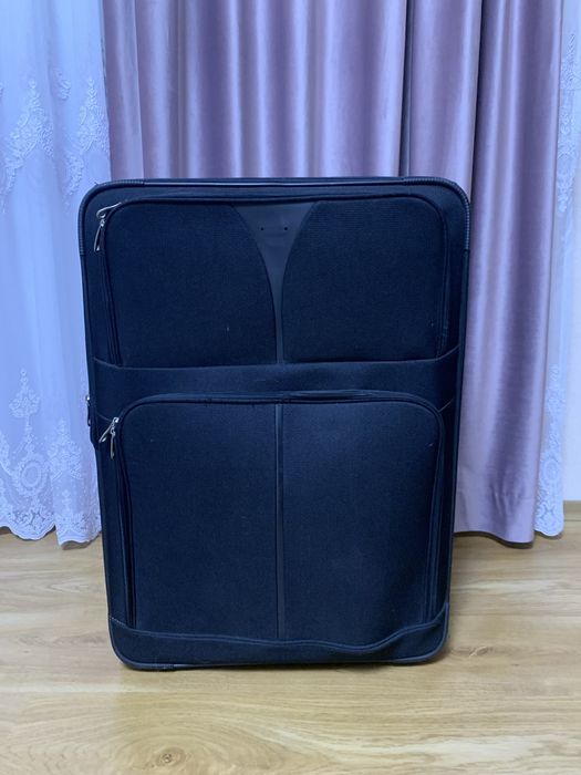 Большой чемодан в дорогу