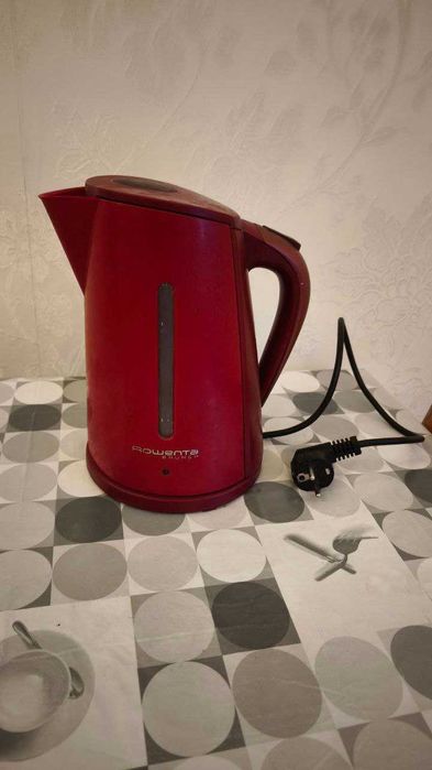 Електрочайник Rowenta Brunch, червоний