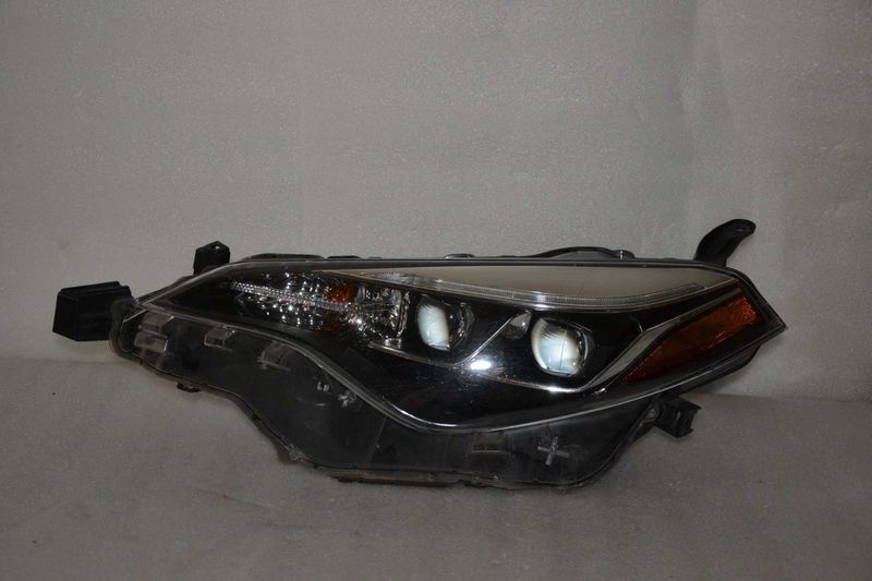 Левая фара TOYOTA COROLLA led 2017 2018 2019 лед