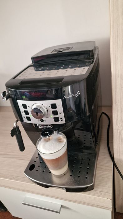 Automatyczny ekspres do kawy DeLonghi Magnifica S, spieniacz mleka