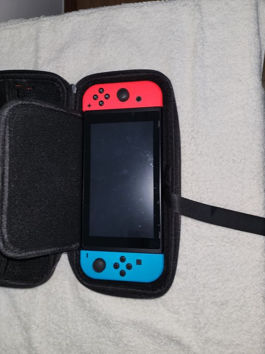 Nintendo Switch + Maleta Protectiva Transportavel + Cartão SD SanDisk 128GB