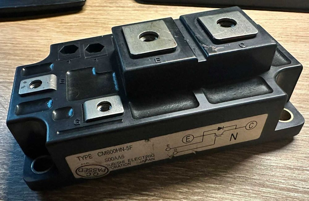 MITSUBISHI Moduł Falownik Mostek Tranzystor IGBT 600A 250V CM600HN-5F