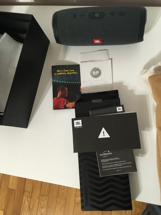 Coluna jbl essential charge