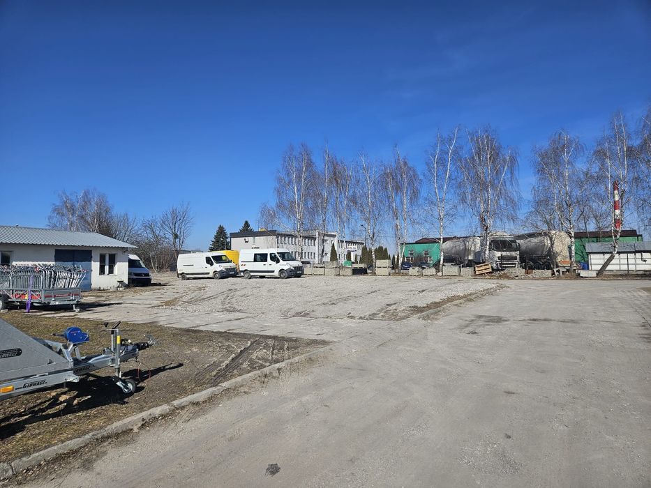 Parking. Miejsce postojowe TIR, maszyny budowlane, Bus