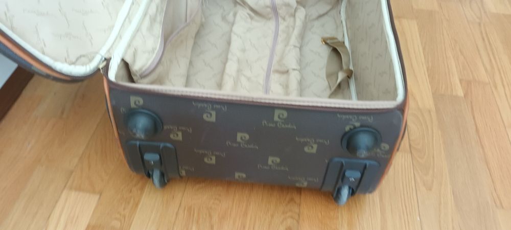 VENDO. Mala em pele de Pierre Cardin