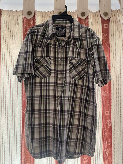 Peças de roupa praticamente novas