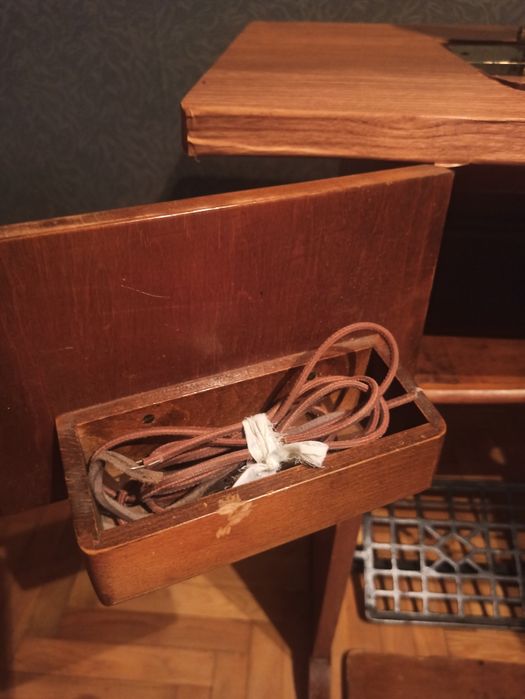 Швейна машинка з тумбою Орша