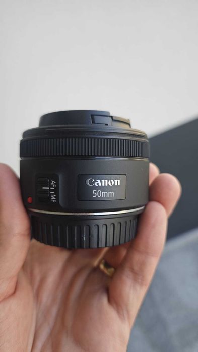 Máquina Canon EOS 750D com duas lentes, carregador e cartão de 16gb