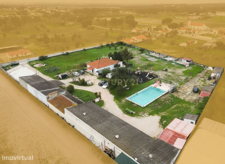 Quinta de 7800 m2 com Casa Principal T3, Apartamento T1 e 6 quartos i
