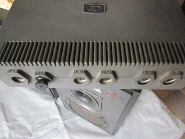 Колонки, блок живвлення ,підсилювач.