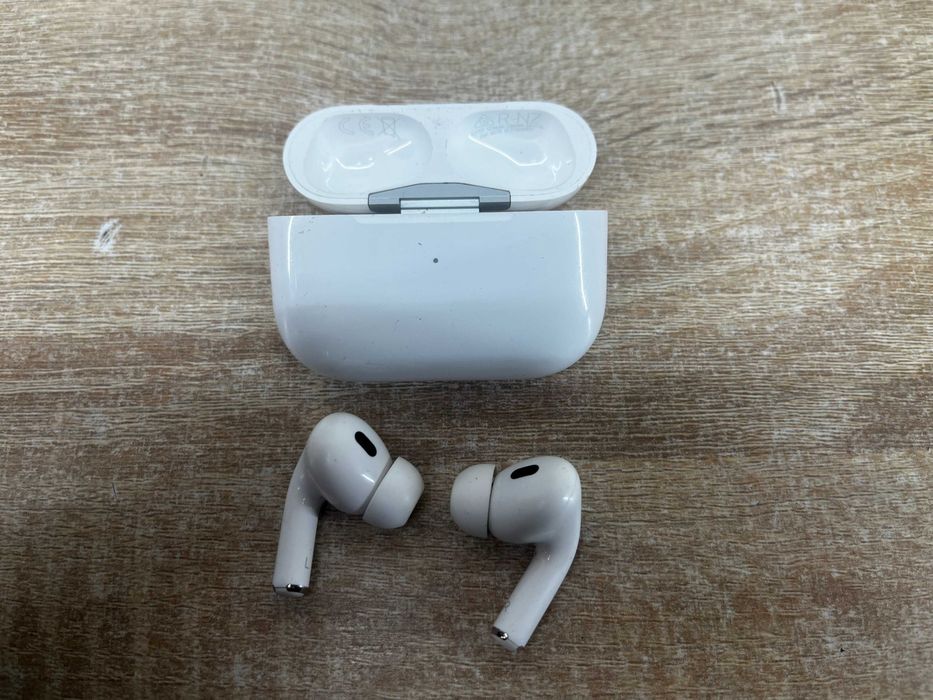 Apple AirPods Pro (2nd generation) A2700 – etui Lightning