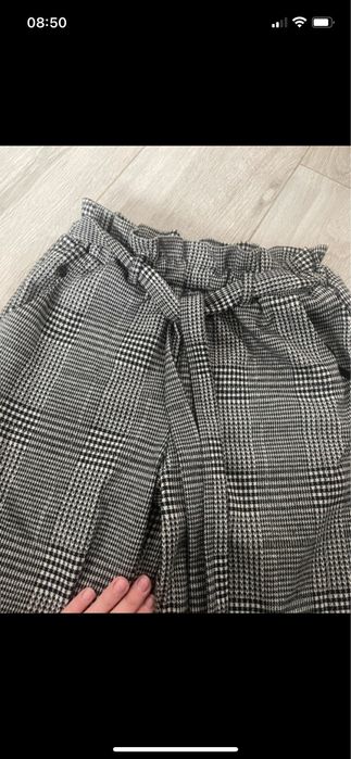 Eleganckie spodnie w kratę Reserved rozmiar XS