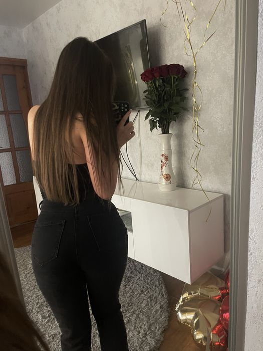 Ідеальні чорні джинси